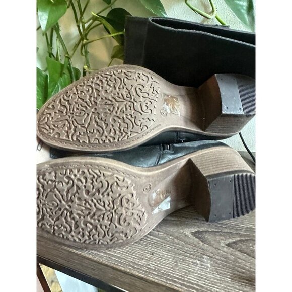 Black Perforated Mid-Calf Boots with Lace-Up Back – EU 40 - Picture 9 of 12